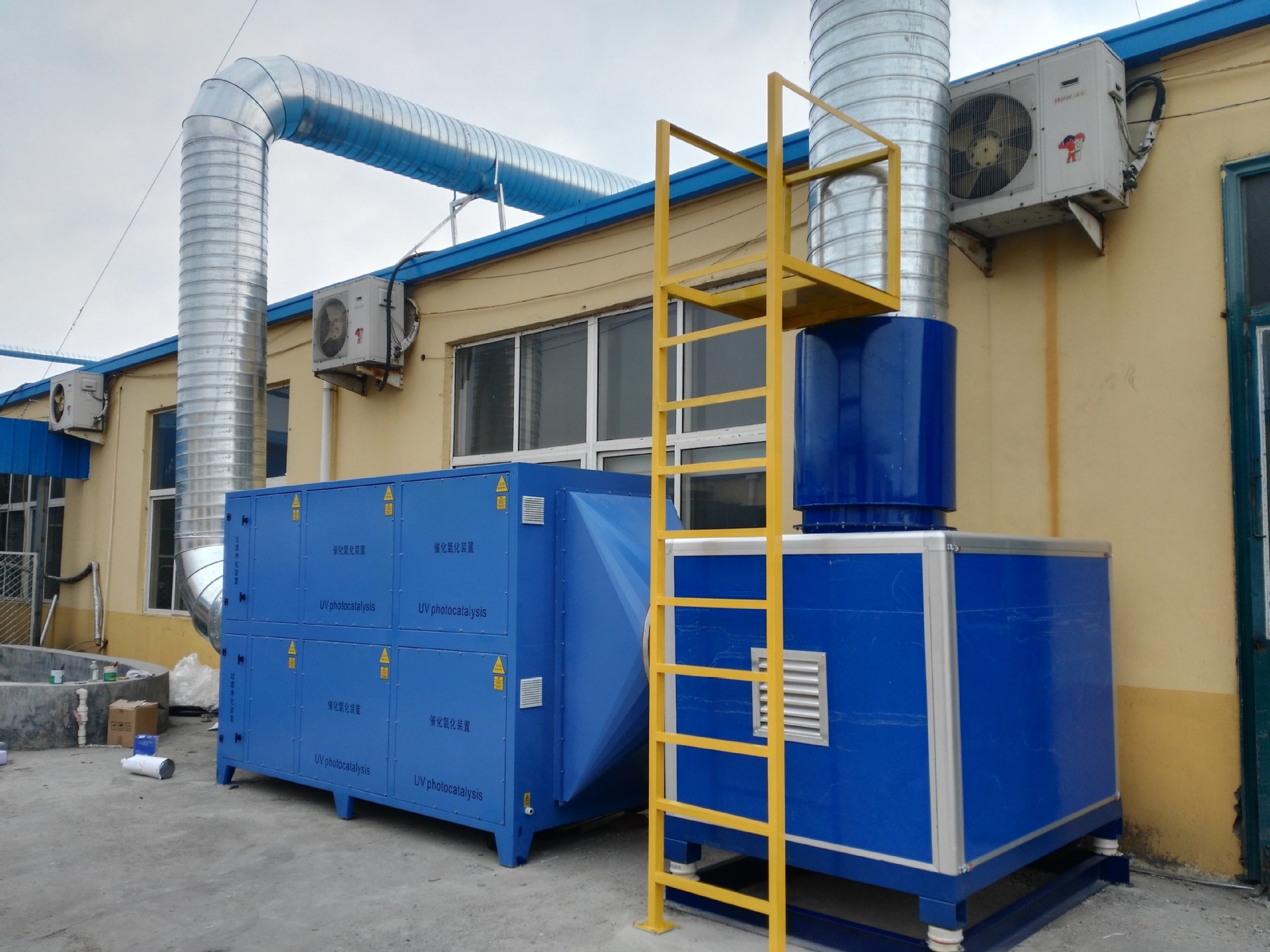 環(huán)保專(zhuān)用UV光氧催化廢氣處理設(shè)備 技術(shù)原理、優(yōu)勢(shì)與安裝指南